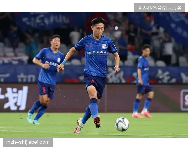 斯卢茨基客场防守体系将迎大考，朱辰杰与蒋圣龙的中卫组合将面临冲击